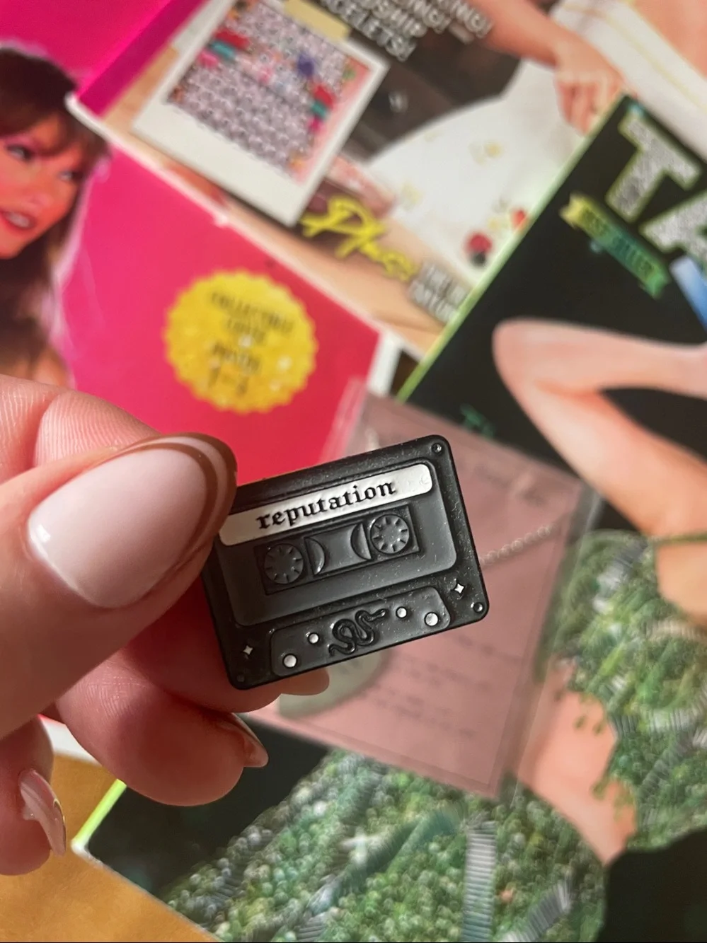 Taylor Swift Magazines and Necklace/Pin Bundle